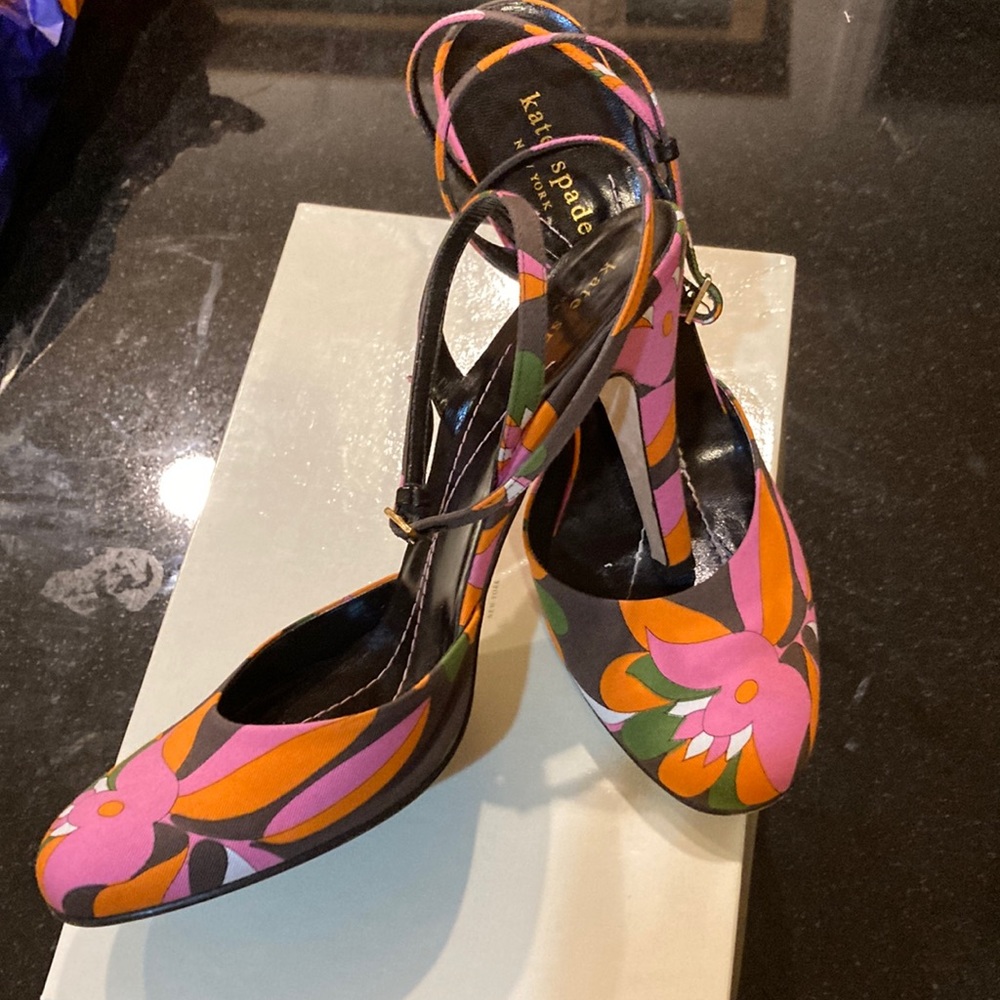 Kate Spade ankle strap closed toe heals in bold bright pink /orange 🍊 size 8.5
